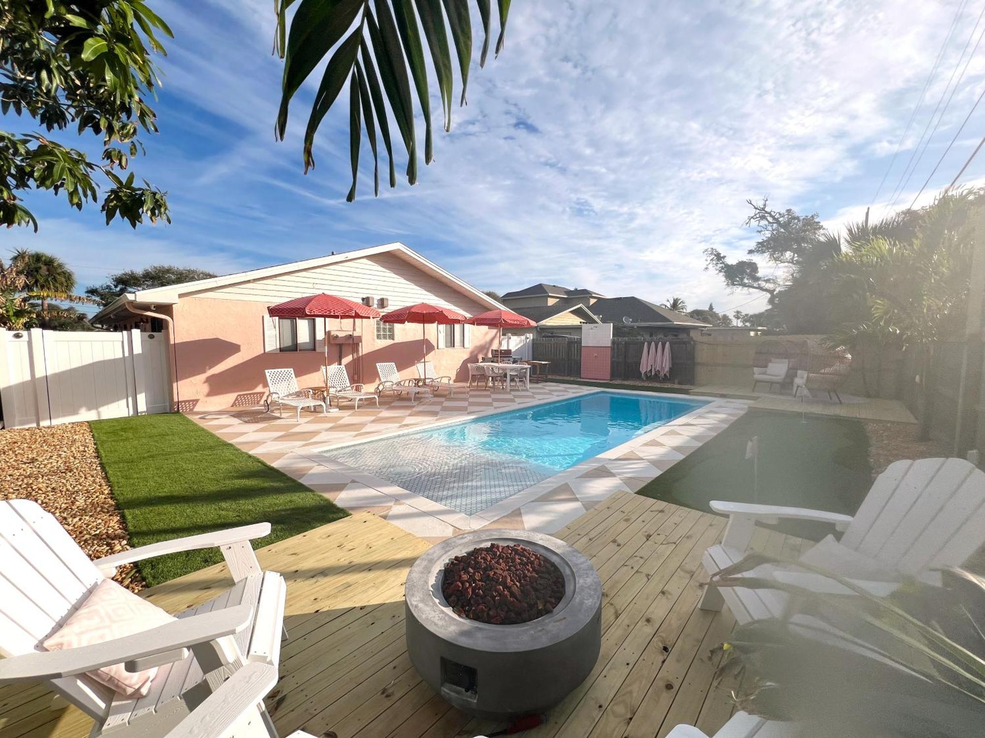 Luxury Villa 3 Blocks From The Beach With A Pool, Fire Pit And Outdoor Oasis Cape Canaveral Dış mekan fotoğraf